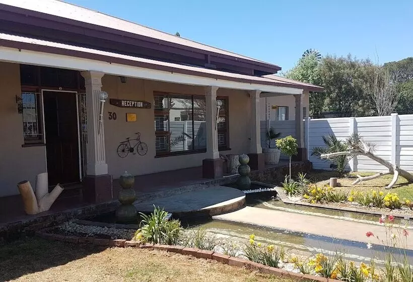 Majatalo Potties Guesthouse