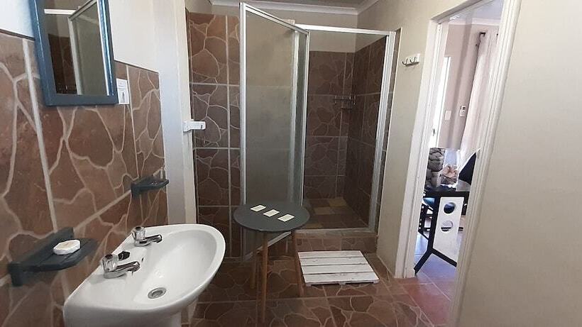 بنسيون Potties Guesthouse