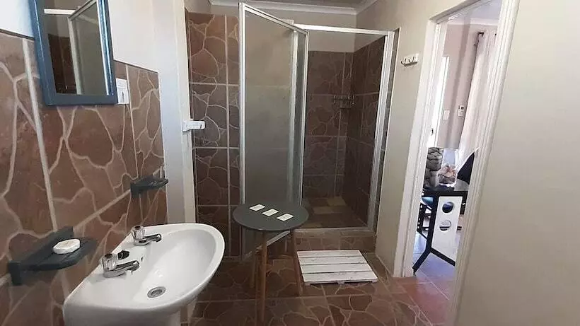 Majatalo Potties Guesthouse