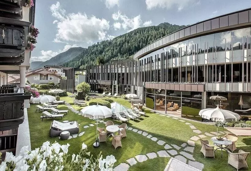 Gardena Grödnerhof Hotel & Spa