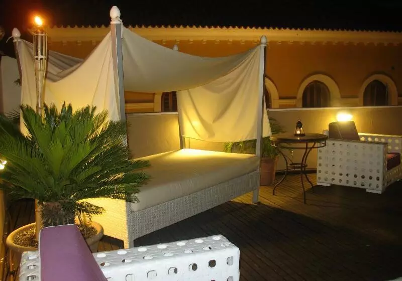 هتل Alcoba Del Rey De Sevilla