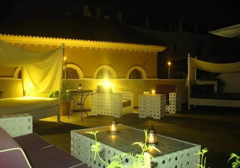 هتل Alcoba Del Rey De Sevilla