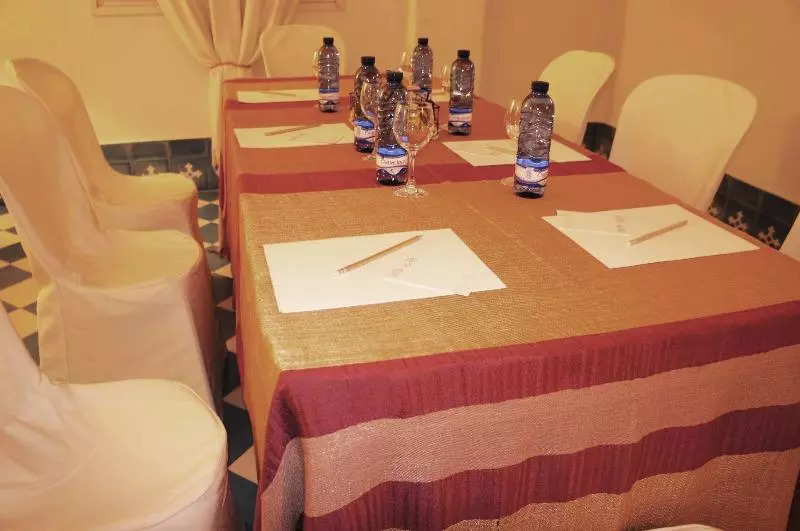 هتل Alcoba Del Rey De Sevilla