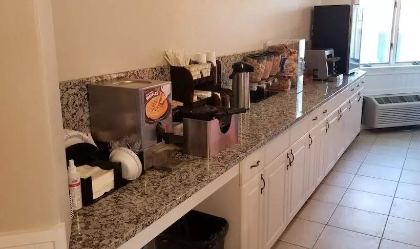 هتل Cedar Park Inn