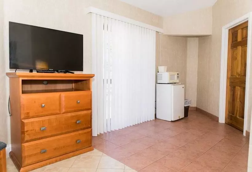 هتل Cedar Park Inn