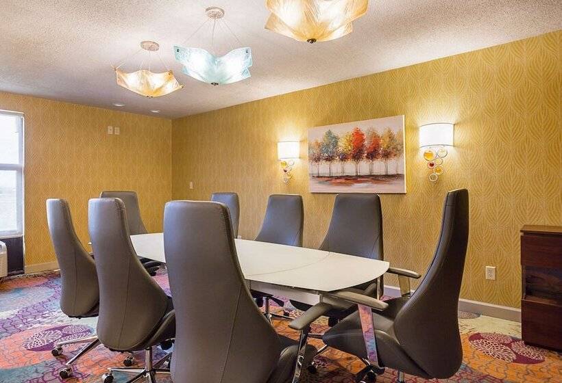 فندق Clarion Inn & Suites