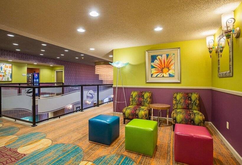 فندق Clarion Inn & Suites