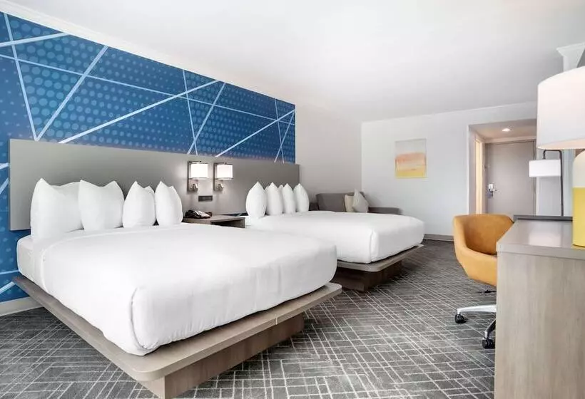 هتل Comfort Inn & Suites New Orleans Airport North