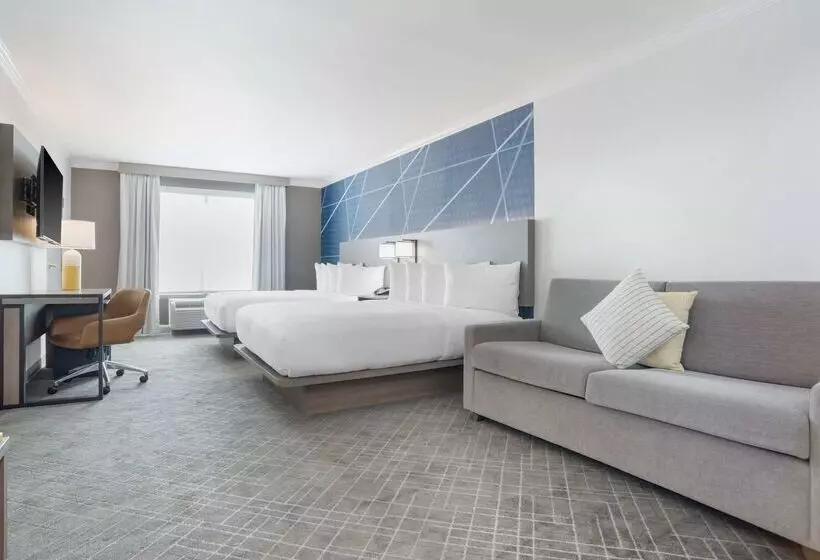 هتل Comfort Inn & Suites New Orleans Airport North