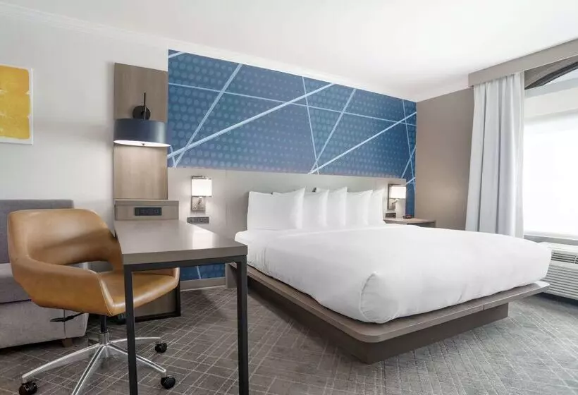 هتل Comfort Inn & Suites New Orleans Airport North