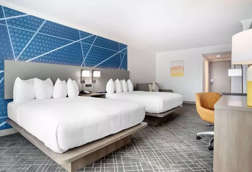 هتل Comfort Inn & Suites New Orleans Airport North