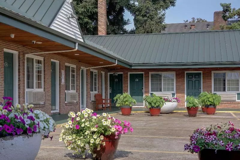 Отель Courtesy Inn Downtown Eugene