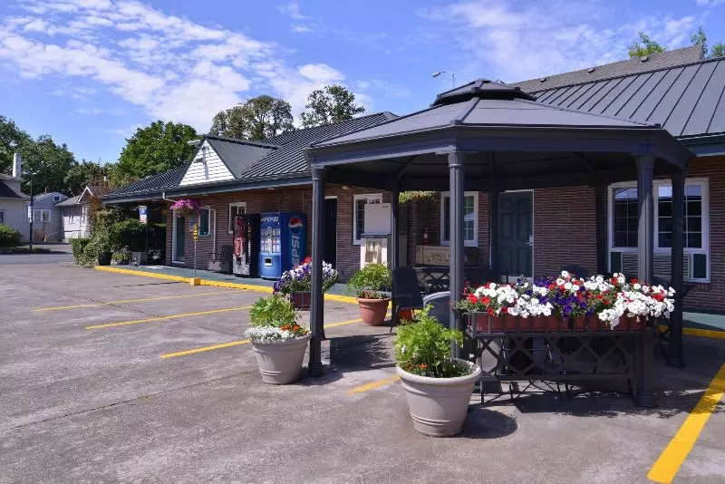 Отель Courtesy Inn Downtown Eugene