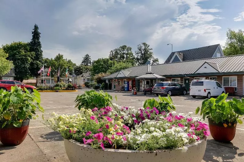 Отель Courtesy Inn Downtown Eugene