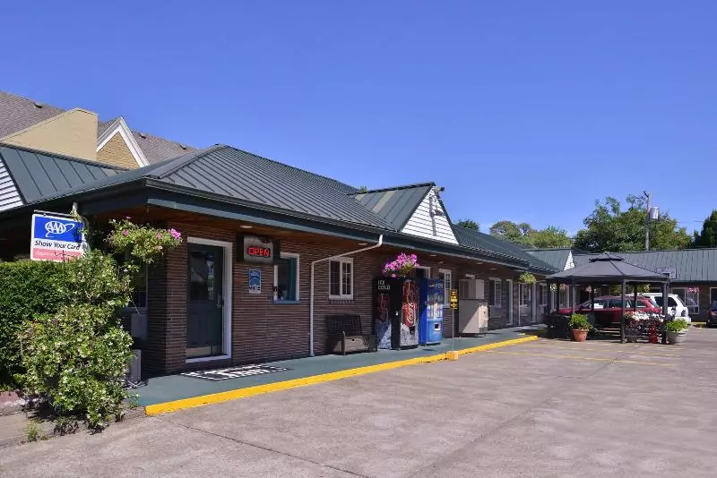 Отель Courtesy Inn Downtown Eugene