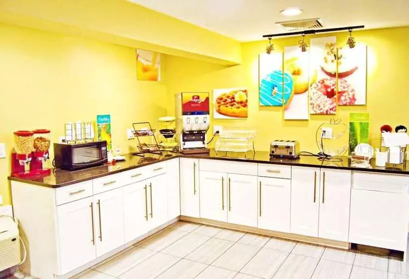 Отель Flagship Inn & Suites