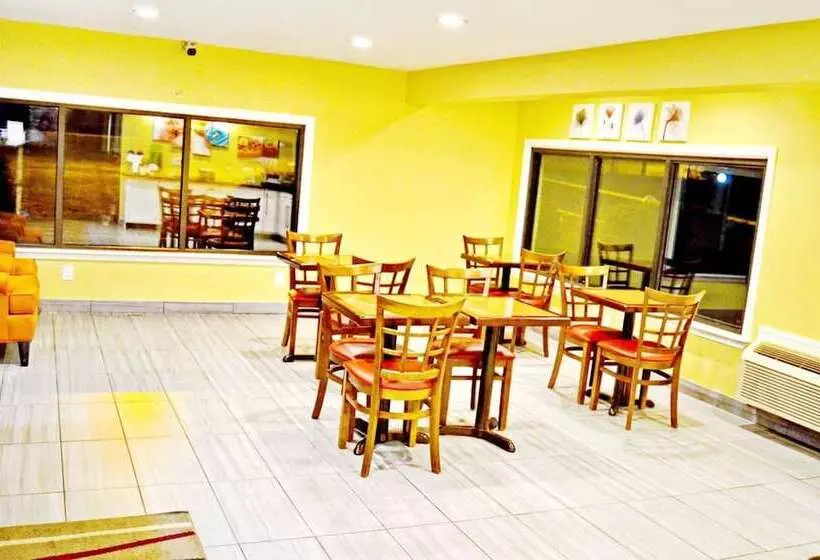 Отель Flagship Inn & Suites