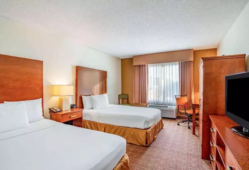 هتل La Quinta By Wyndham Danbury