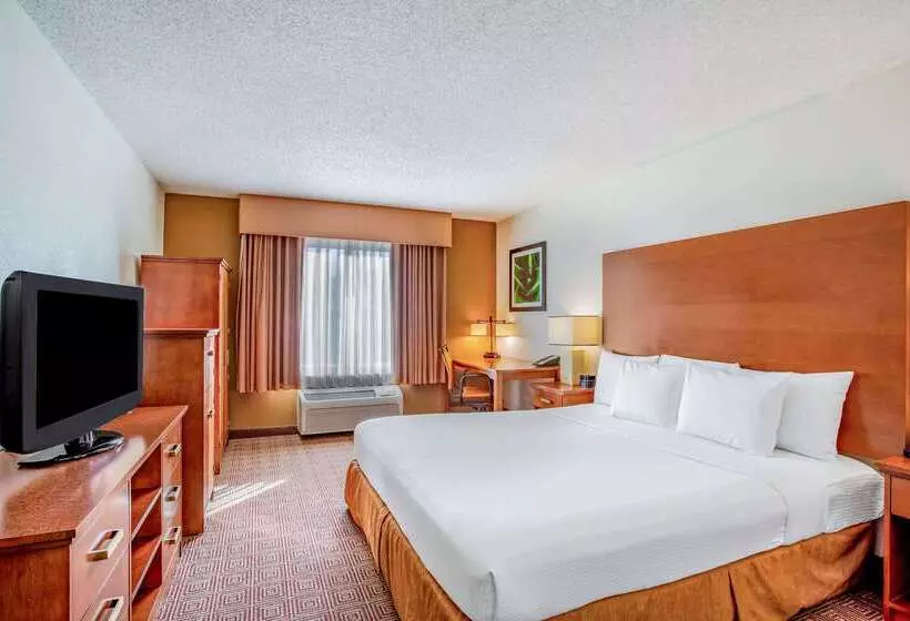 هتل La Quinta By Wyndham Danbury