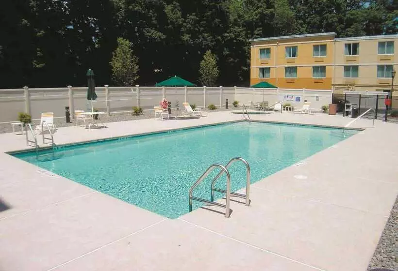 هتل La Quinta By Wyndham Danbury