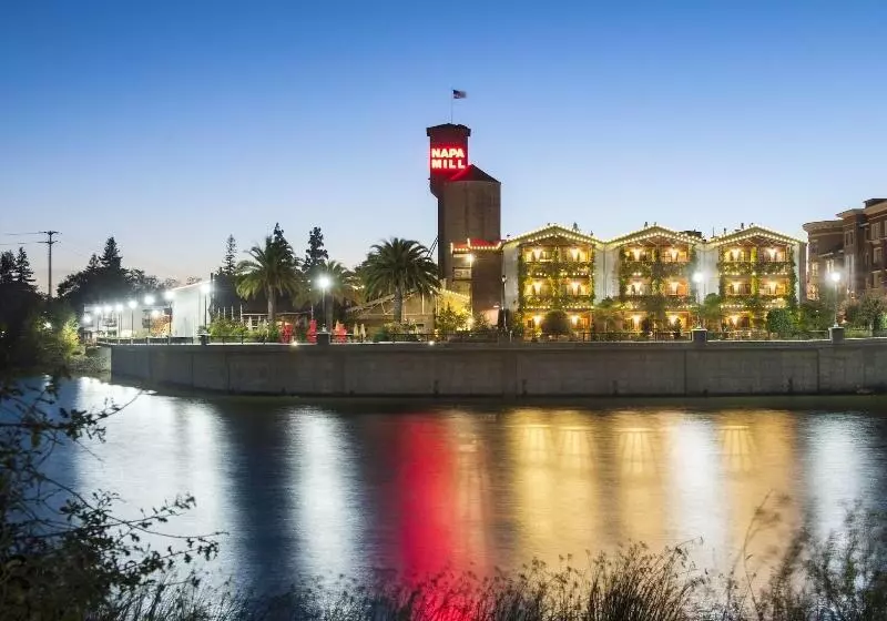 Отель Napa River Inn