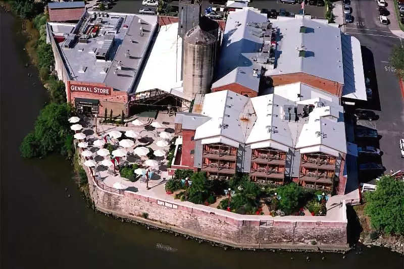 Отель Napa River Inn