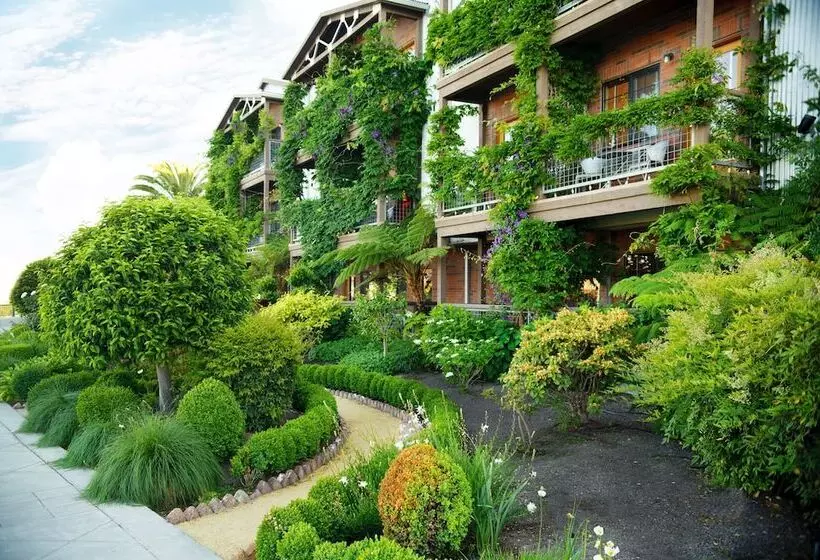 Отель Napa River Inn