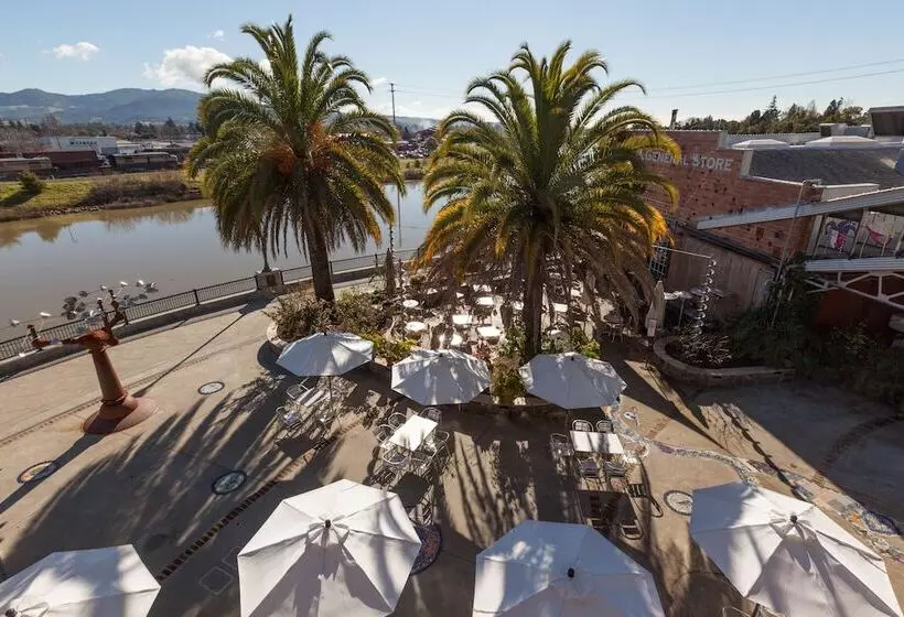 Отель Napa River Inn