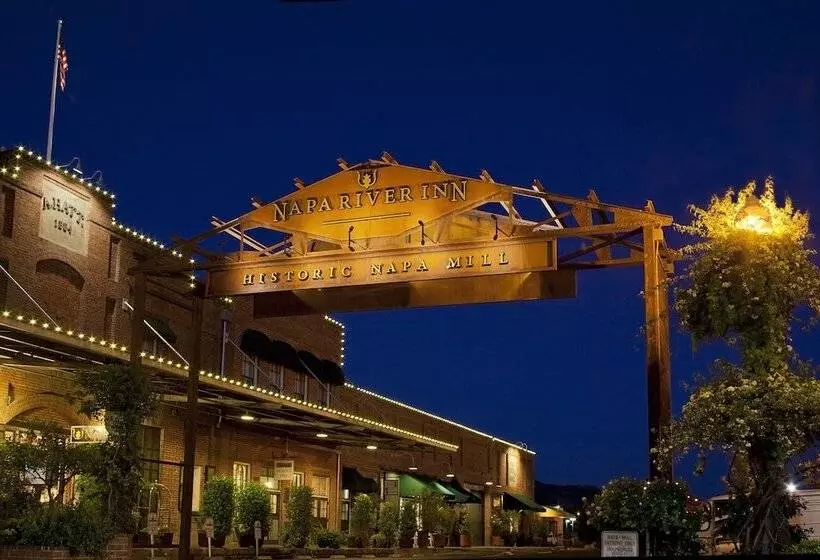 Отель Napa River Inn