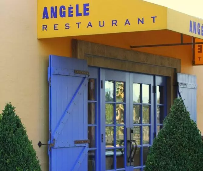 Отель Napa River Inn