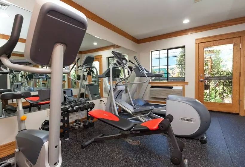 Отель Napa River Inn