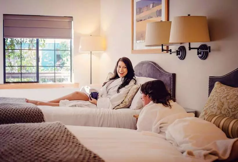 Отель Napa River Inn