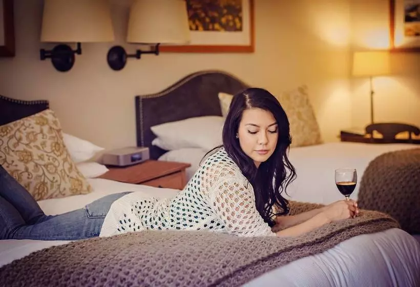 Отель Napa River Inn