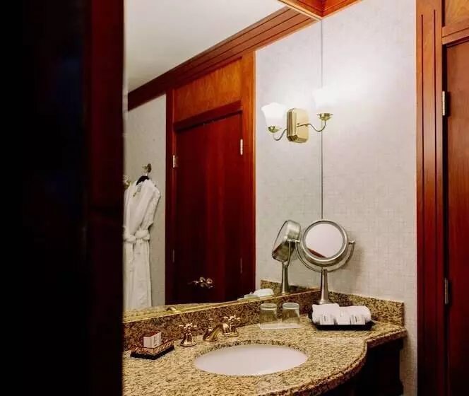 Отель Napa River Inn