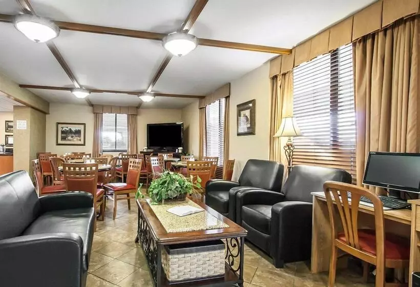 هتل Quality Inn & Suites North