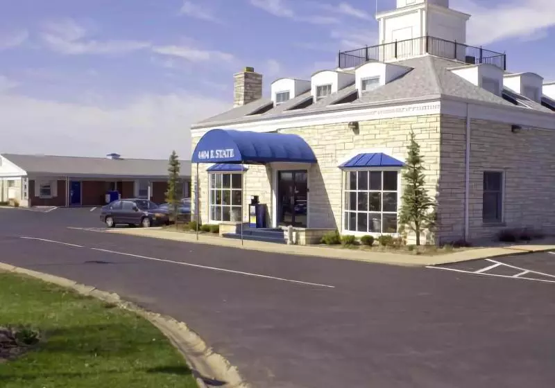 בית מלון כפרי Alpine Inn & Suites Rockford