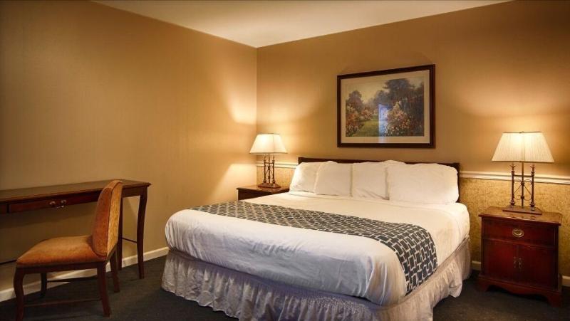 فندق Alpine Inn & Suites Rockford