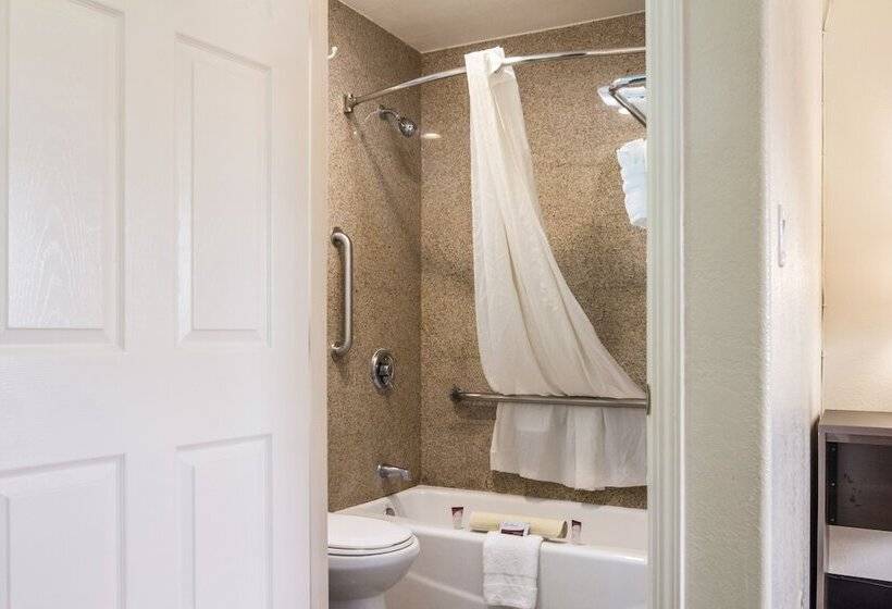 هتل Rodeway Inn Near Downtown Monterey