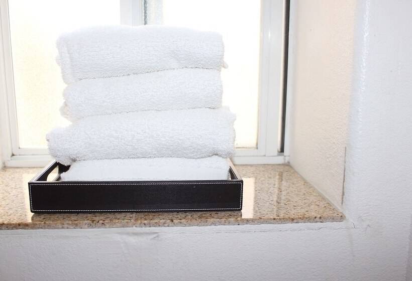 هتل Rodeway Inn Near Downtown Monterey