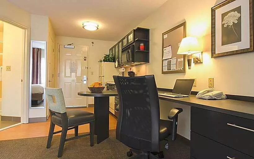 هتل Sonesta Simply Suites St Louis Earth City