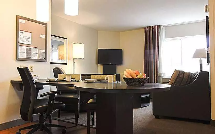 هتل Sonesta Simply Suites St Louis Earth City