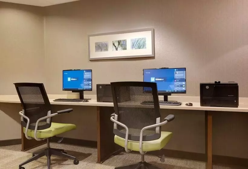 Отель Springhill Suites By Marriott Newark International Airport