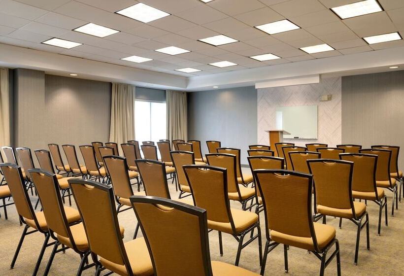 Hotel Springhill Suites By Marriott Newark International Airport