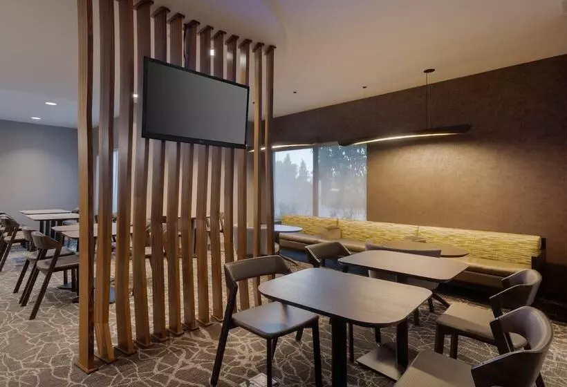 Отель Springhill Suites By Marriott Newark International Airport