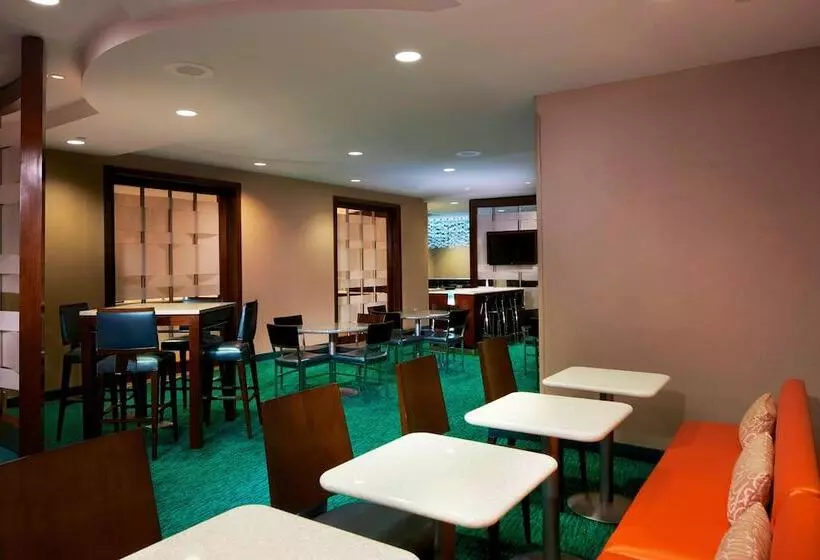 Отель Springhill Suites By Marriott Newark International Airport
