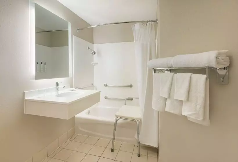 Отель Springhill Suites By Marriott Newark International Airport
