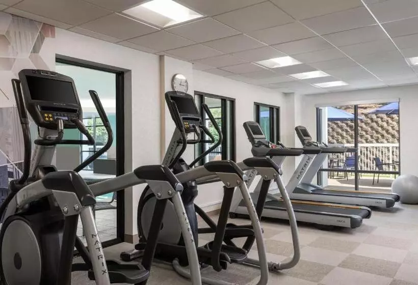 هتل Springhill Suites West Mifflin