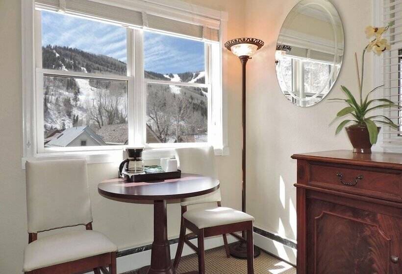 هتل The Victorian Inn