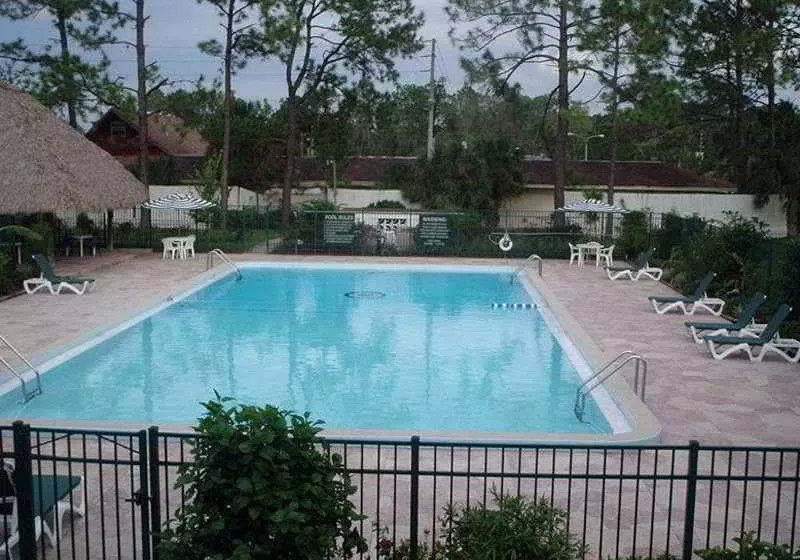 호텔 The Westgate Inn & Suites