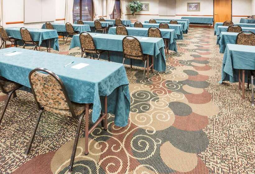 هتل Wingate By Wyndham Airport Rockville Road